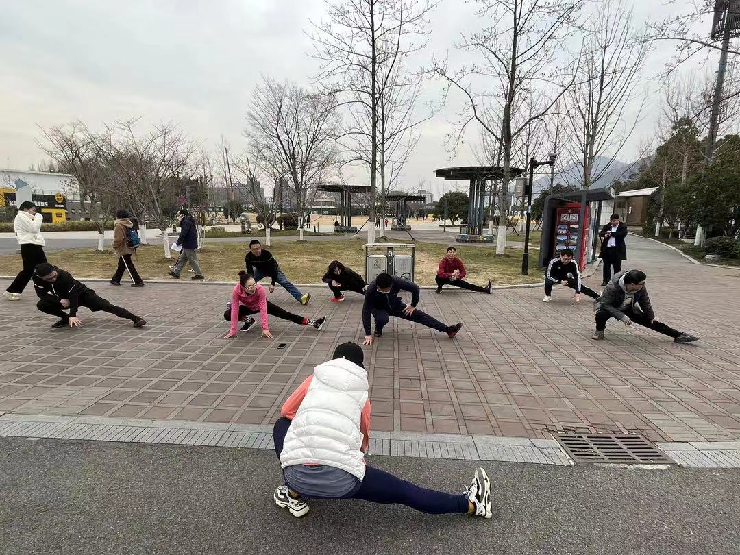 向梦想奔跑，朝未来前行——“感动跑团”新年环湖跑活动